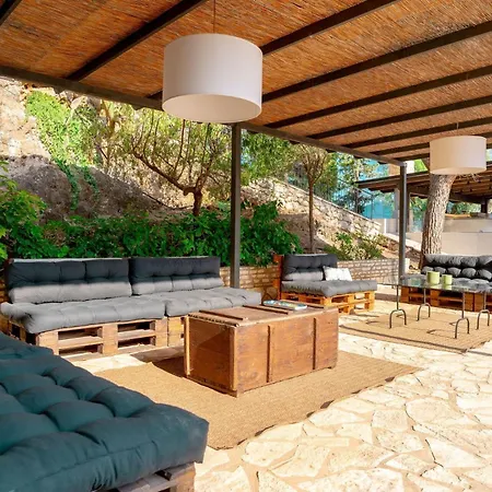 Villa Petra By Posarellivillas